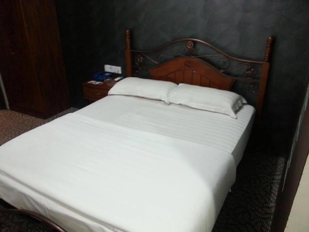 Oriental Inn Kuching Extérieur photo